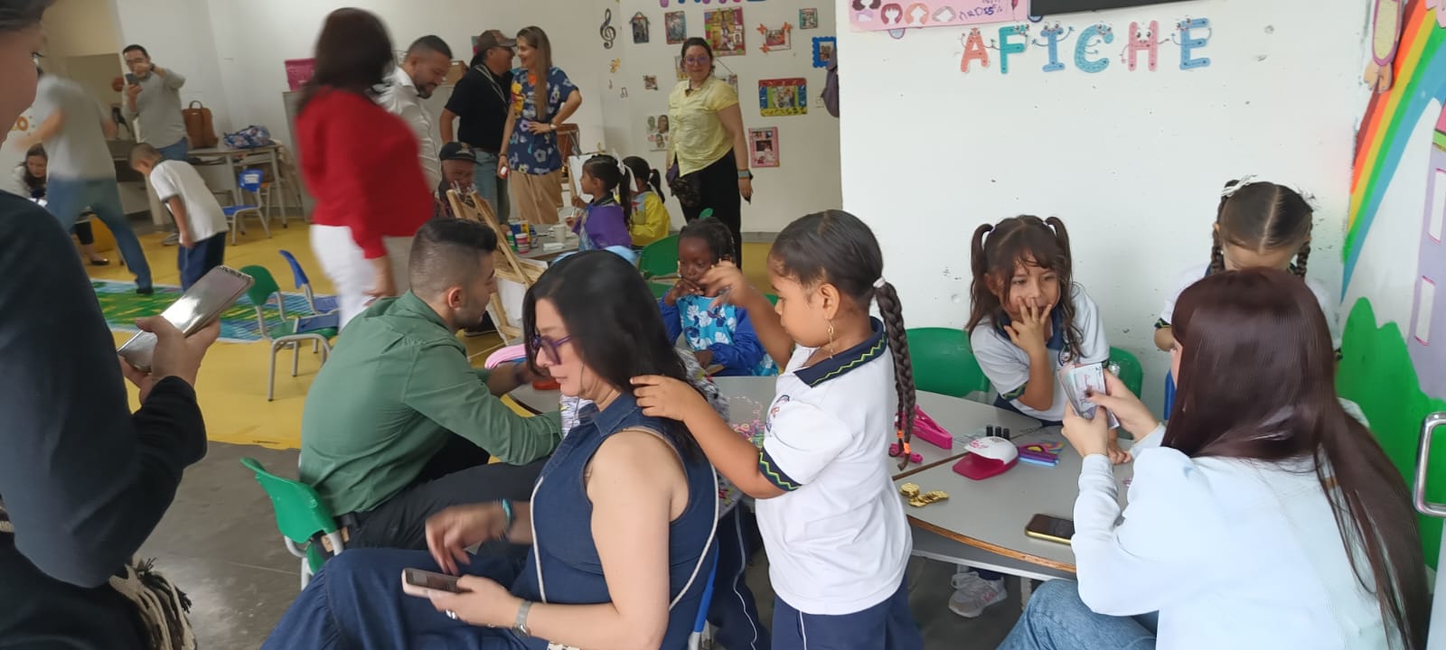 Fotos sobre la creación de un ambiente afectivo y seguro en el aula - Institución Educativa Salamanca, Pereira (Risaralda)