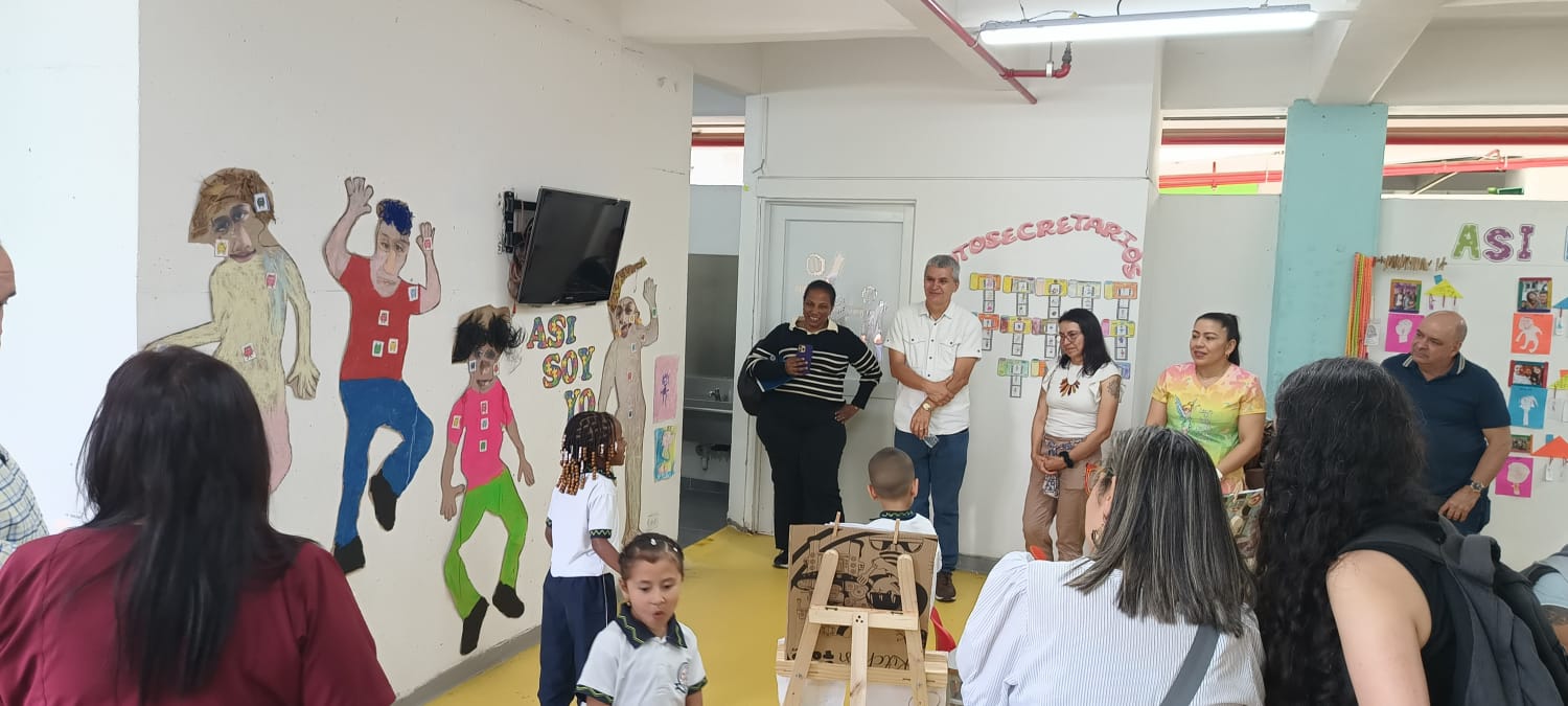 Fotos sobre la creación de un ambiente afectivo y seguro en el aula - Institución Educativa Salamanca, Pereira (Risaralda)