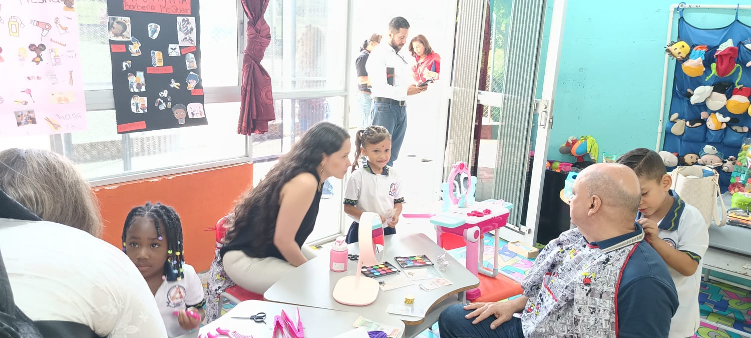 Fotos sobre la creación de un ambiente afectivo y seguro en el aula - Institución Educativa Salamanca, Pereira (Risaralda)