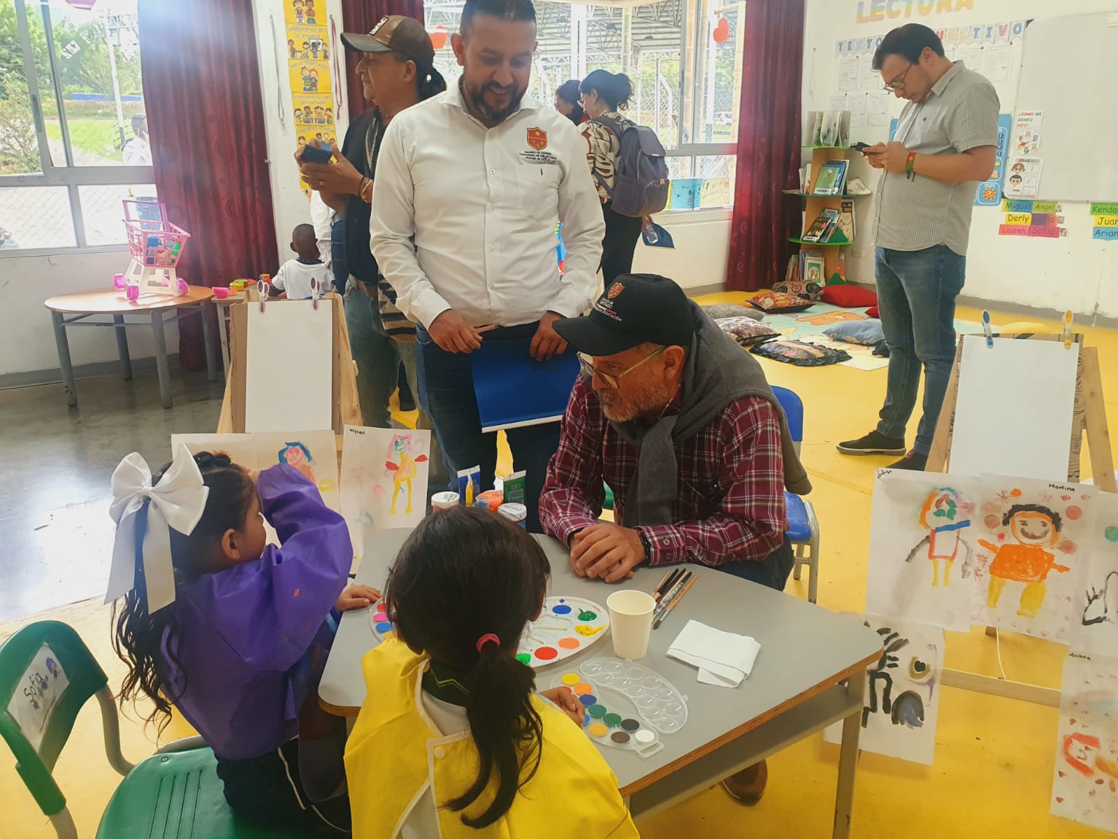 Fotos sobre la creación de un ambiente afectivo y seguro en el aula - Institución Educativa Salamanca, Pereira (Risaralda)