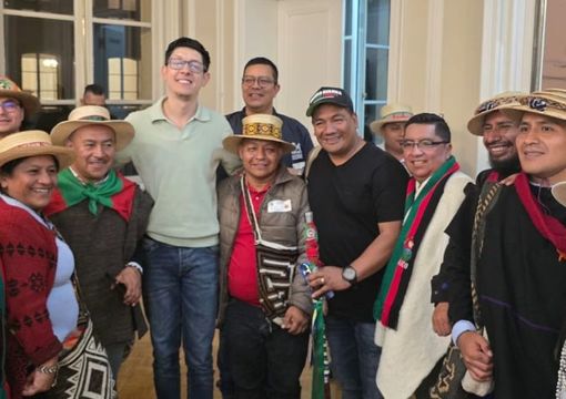 El ministro Daniel Rojas reunido con miembros de las comunidades indígenas en Casa de Nariño