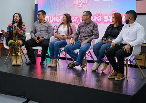 Comunidad educativa en el evento de lanzamiento de Quiero Ser QUiero Saber