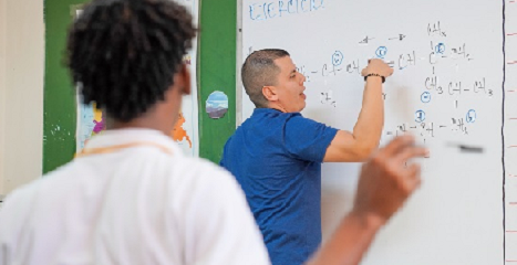 ¿Es docente y aún no tiene maestría? El Gobierno del Cambio ofrece más de 3900 becas