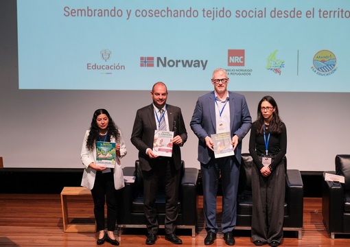 Panel Arando la Educación