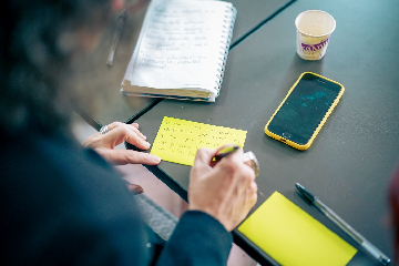 ¿Necesitas ayuda con temas educativos? El Ministerio de Educación Nacional te escucha, descubre cómo comunicarte fácil, rápido y sin filas