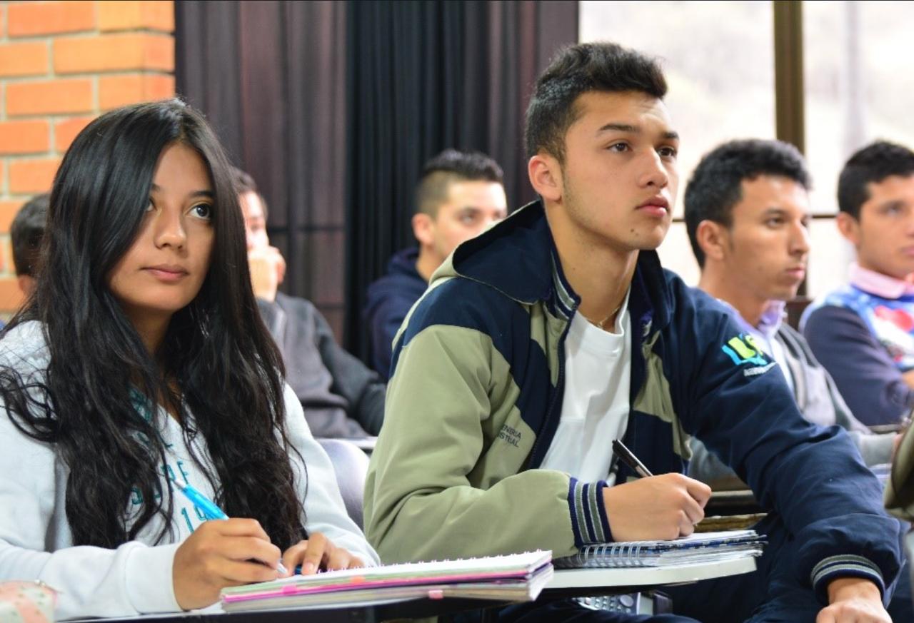 Nuevo modelo de acreditación impulsa la calidad educativa