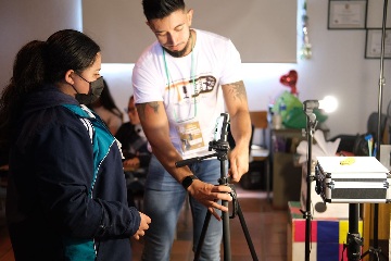 ¡La radio une corazones y crea futuro!