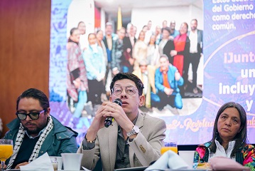 Maestros tendrán aumento salarial adicional, también hay beneficios para docentes antiguos y administrativos