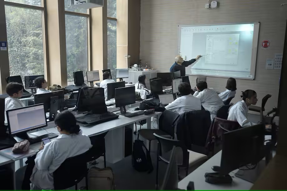 Lista de universidades que ofrecen matrícula cero en Colombia para 2025