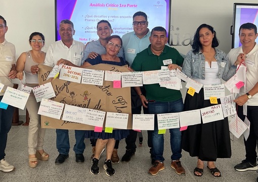 Docentes participando en la construccion del Plan Decenal de los proximos 10 años