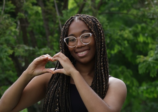 Mujer afrodescendiente estudiante