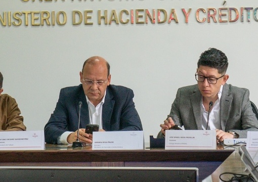 Foto del consejo directivo de fomag donde estan ministro de trabajo, ministro de hacienda, ministro de educacion, secretaria general mineducacion