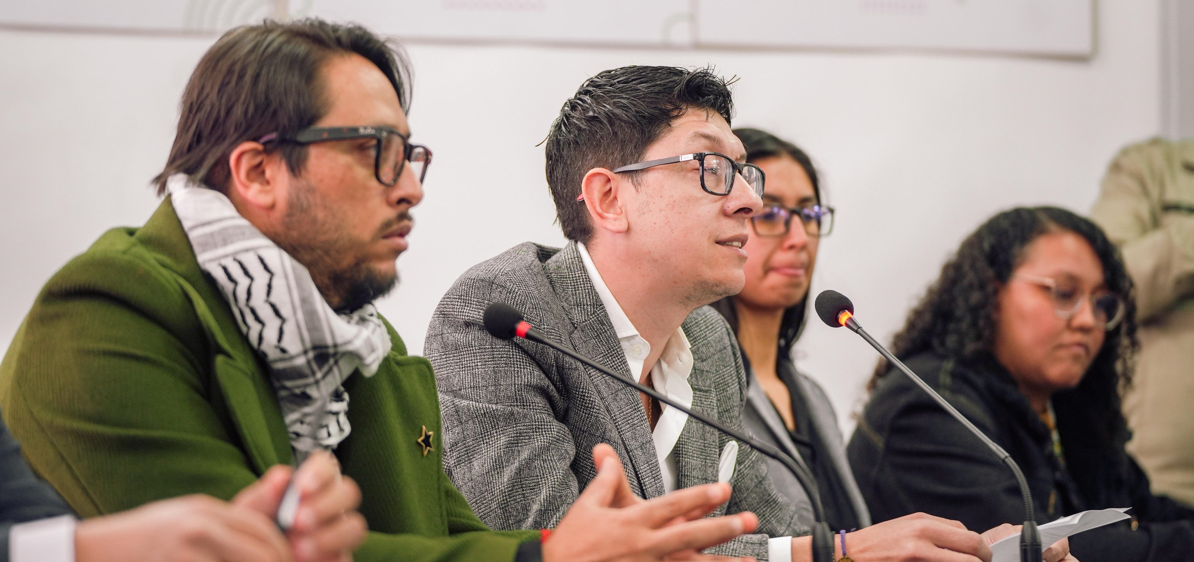 Ministro Daniel Rojas Medellín en rueda de prensa