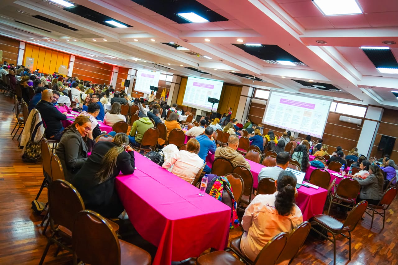 Líderes de calidad reunidos en salón