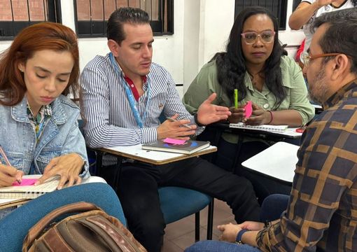 Docentes reunidos dando aportes para el Programa de Alimentación Escolar