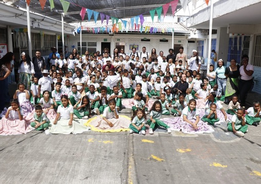 Fotos de varios niños de Cali en el colegio