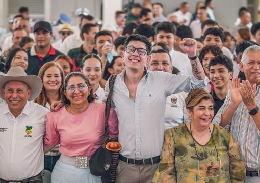 Ministro Daniel Rojas con comunidad educativa de Saravena, Arauca