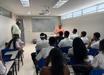 Contralores y personeros estudiantiles conocieron situación actual del PAE en Buenaventura