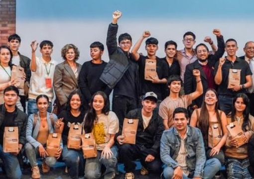 Ministro Daniel Rojas con 35 jóvenes de Catatumbo que inician sus estudios en la Universidad Nacional