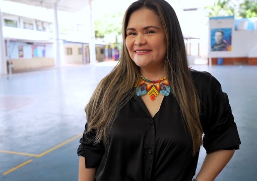 Foto de profesora sonriendo