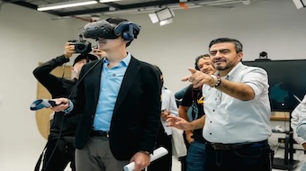 IU Digital de Antioquia recibe dotación tecnológica y bibliográfica para fortalecer su misión educativa