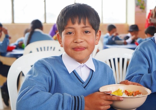 Niño beneficiario de alimentación escolar. Cortesía: Uapa