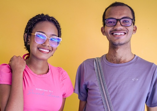 Jóvenes estudiantes afrodescendientes