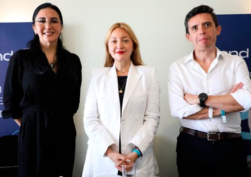 Directora general del Icfes, Elizabeth Blandón BermúdeZ, con miembros de su equipo