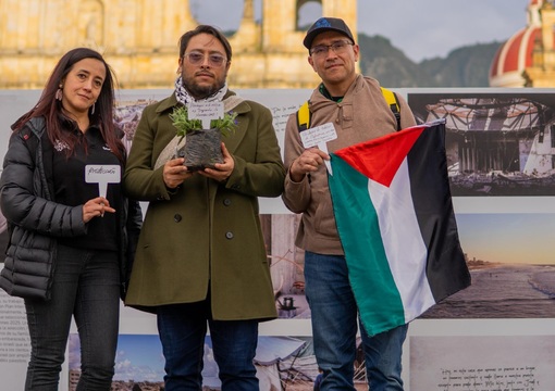 Viceministro de Educación Superior en la Plaza de Bolívar en Bogotá en la conmemoración del Día de los Derechos Humanos