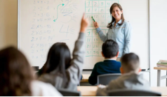 Más maestros con empleo fijo: el Gobierno transforma 9.275 cargos temporales en definitivos