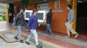 Dotación escolar en el Quindío: mesas, tableros y comedores llegan a 100 sedes