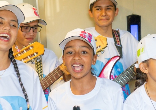 Fotos de beneficiados de centros de interes en arte