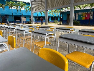 Más de 90 escuelas de Córdoba recibieron sillas y mesas