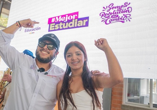 Viceministro de Educación Superior con estudiante