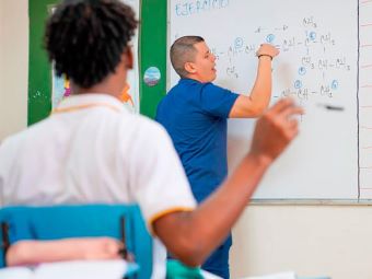 Ministerio de Educación fija cronograma de traslados docentes para garantizar inicio normal del calendario escolar 2026