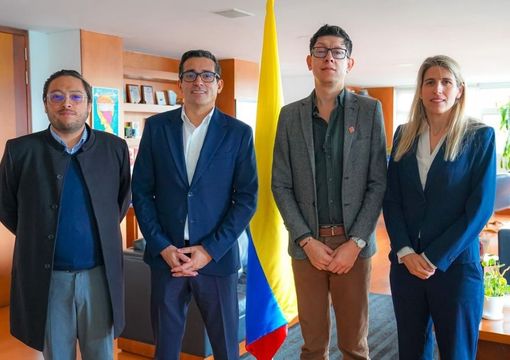 Ministro de Educación, Daniel Rojas Medellín, viceministro Ricardo Moreno y representantes de CAF en Colombia
