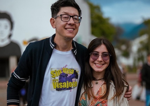 Ministro de Educación con estudiante en la Universidad Nacional