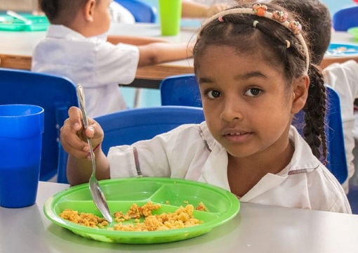 Estudiante beneficiaria alimentación escolar