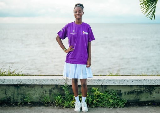 Niña afro  participante Olimpiadas STEM