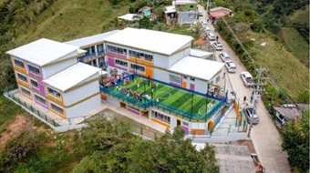 Recuperan "elefantes blancos" y estrenan colegio en Antioquia