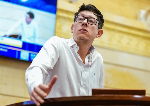 Ministro de Educación, Daniel Rojas en plenaria del Senado