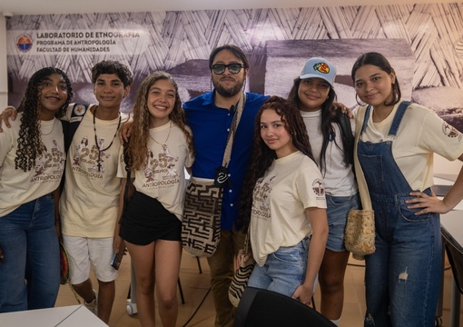 Viceministro con estudiantes de la Unimagdalena