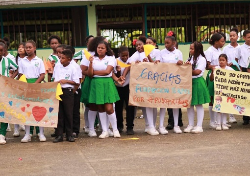 Entrega de aula interactiva en Nuquí