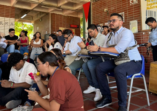 Comisión del Ministerio reunida con estudiantes