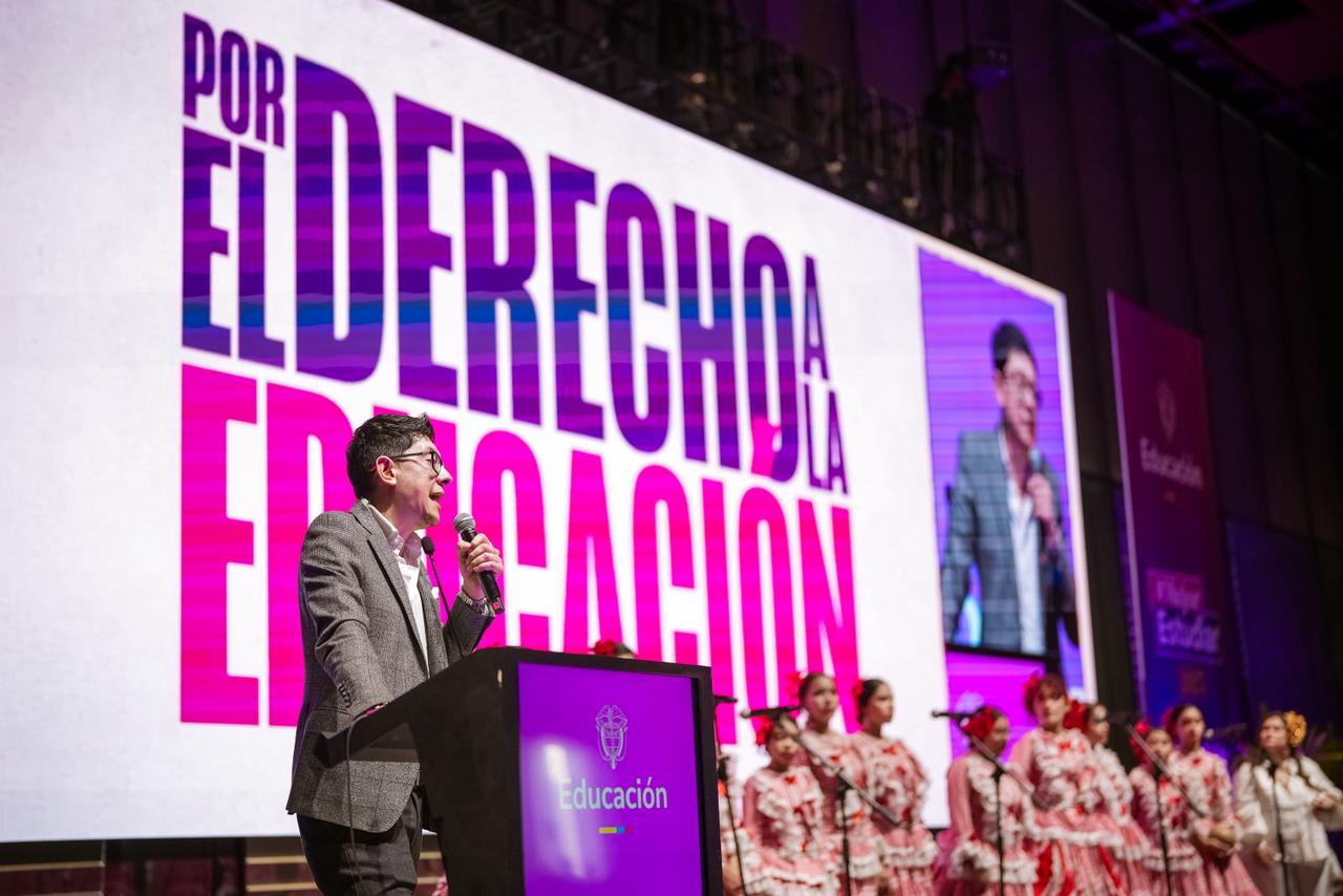 Ministro de Educación, Daniel Rojas, en la apertura del Foro Nacional Por el Derecho a la Educación