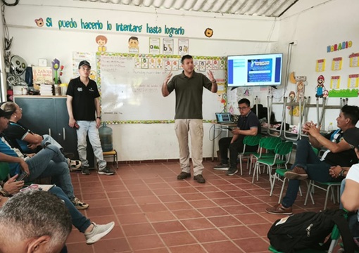 Capacitación a docentes Colombia Aprende