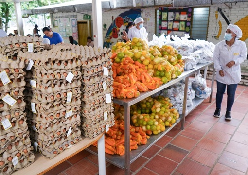 El Gobierno del Cambio entrega más de 4.000 canastas del PAE para vacaciones al 100 % de los estudiantes de Ataco, Tolima