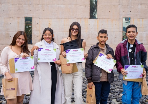 Foto de ganadores del concurso nacional de escritura