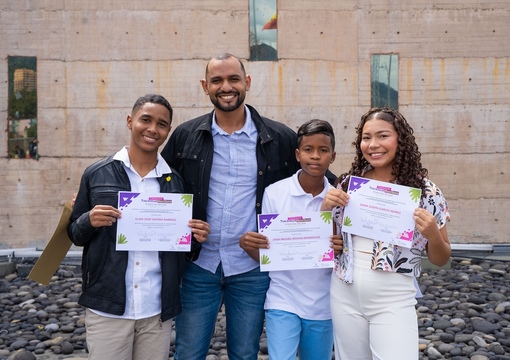 Foto de ganadores del concurso nacional de escritura