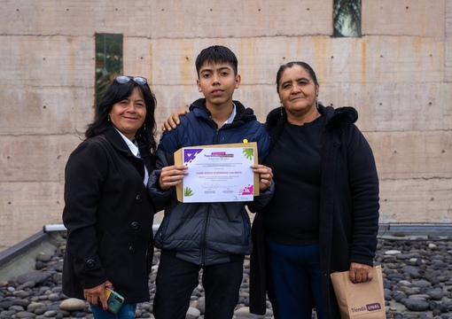 Foto de ganador del concurso nacional de escritura